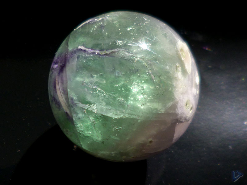 緑色のグリーンフローライト水晶玉